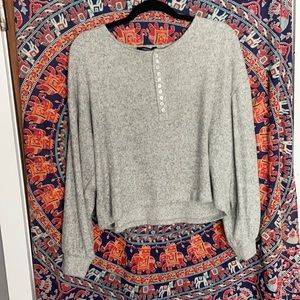 Cropped grey long sleeve shirt